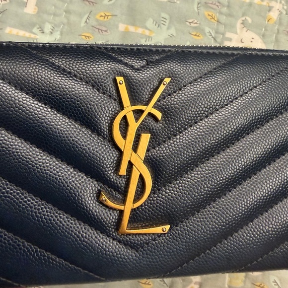 Yves Saint Laurent Zippy Wallet - Picture 14 of 16